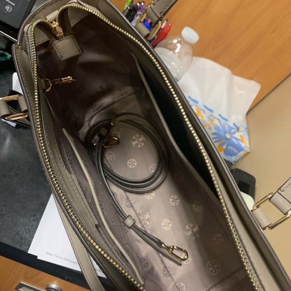 🔴SOLD🔴Tory Burch tote - Picture 2 of 4